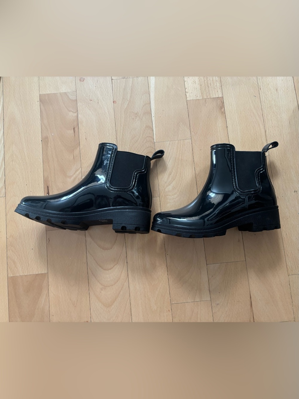 New Capelli of New York Black Glossy Chelsea-Style Boots Size 8